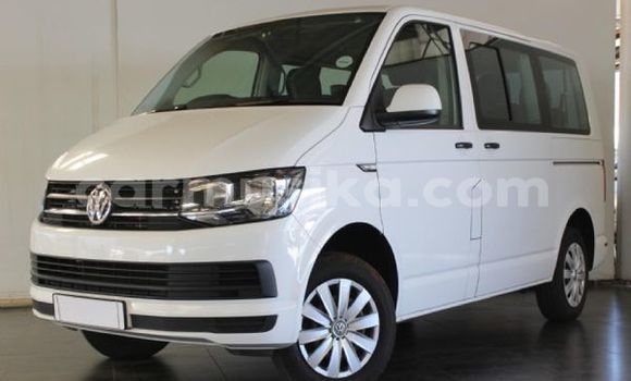 Acheter Occasion Voiture Volkswagen Multivan Blanc à Glen View, Harare Acheter Occasion Voiture Volkswagen Multivan Blanc à Glen View, Harare
