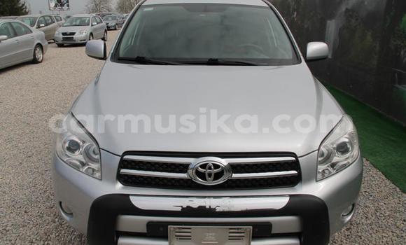 Nunua Ilio tumika Toyota RAV4 Fedha Gari ndani ya Kwekwe nchini Midlands Nunua Ilio tumika Toyota RAV4 Fedha Gari ndani ya Kwekwe nchini Midlands