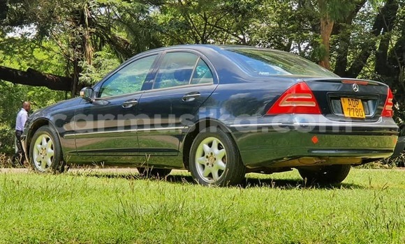 Nunua Ilio tumika Mercedes‒Benz C–Class Bluu Gari ndani ya Harare nchini Harare
