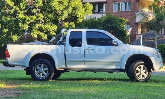 Nunua Ilio tumika Isuzu KB Nyeupe Gari ndani ya Harare nchini Harare