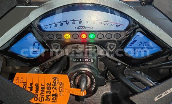 Acheter Occasion Moto Honda CB Gris à Beitbridge, Matabeleland South Acheter Occasion Moto Honda CB Gris à Beitbridge, Matabeleland South