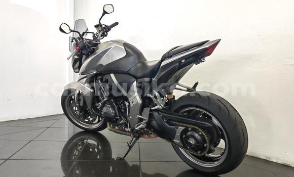 Acheter Occasion Moto Honda CB Gris à Beitbridge, Matabeleland South Acheter Occasion Moto Honda CB Gris à Beitbridge, Matabeleland South
