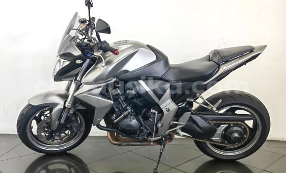 Acheter Occasion Moto Honda CB Gris à Beitbridge, Matabeleland South Acheter Occasion Moto Honda CB Gris à Beitbridge, Matabeleland South