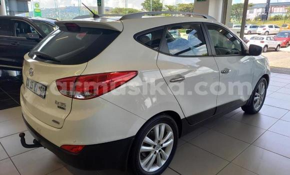 Buy Used Hyundai ix35 White Car in Beitbridge in Matabeleland South Buy Used Hyundai ix35 White Car in Beitbridge in Matabeleland South