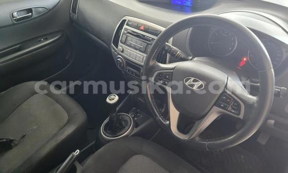 Nunua Ilio tumika Hyundai i20 Fedha Gari ndani ya Beitbridge nchini Matabeleland Kusini Nunua Ilio tumika Hyundai i20 Fedha Gari ndani ya Beitbridge nchini Matabeleland Kusini