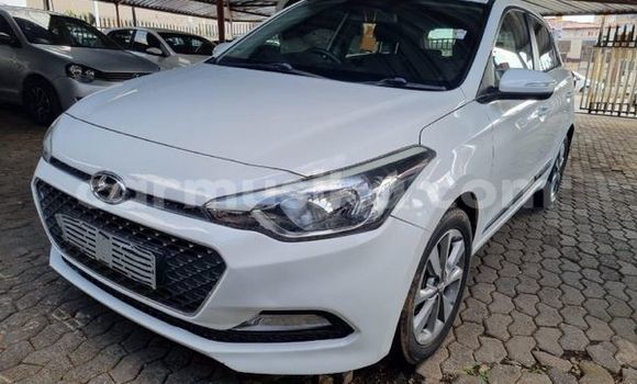 Buy Used Hyundai i20 White Car in Beitbridge in Matabeleland South