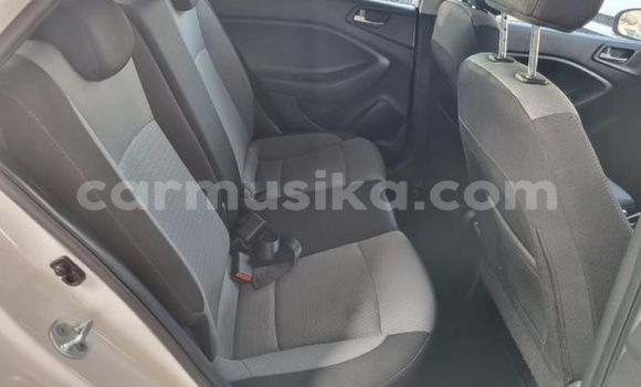 Buy Used Hyundai i20 White Car in Beitbridge in Matabeleland South Buy Used Hyundai i20 White Car in Beitbridge in Matabeleland South