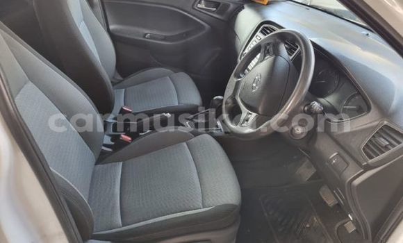 Buy Used Hyundai i20 White Car in Beitbridge in Matabeleland South Buy Used Hyundai i20 White Car in Beitbridge in Matabeleland South