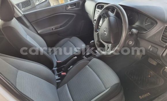 Buy Used Hyundai i20 White Car in Beitbridge in Matabeleland South Buy Used Hyundai i20 White Car in Beitbridge in Matabeleland South