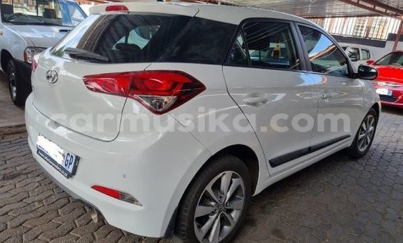 Buy Used Hyundai i20 White Car in Beitbridge in Matabeleland South Buy Used Hyundai i20 White Car in Beitbridge in Matabeleland South