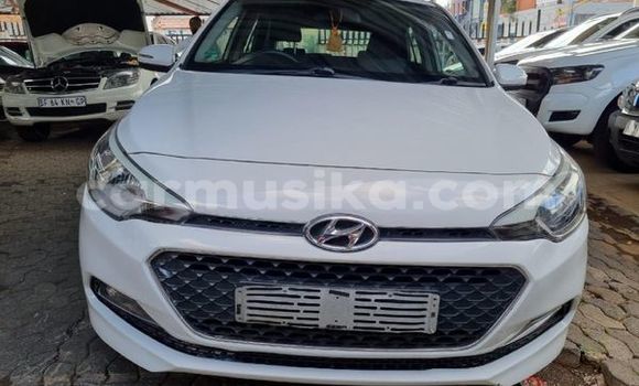 Buy Used Hyundai i20 White Car in Beitbridge in Matabeleland South Buy Used Hyundai i20 White Car in Beitbridge in Matabeleland South