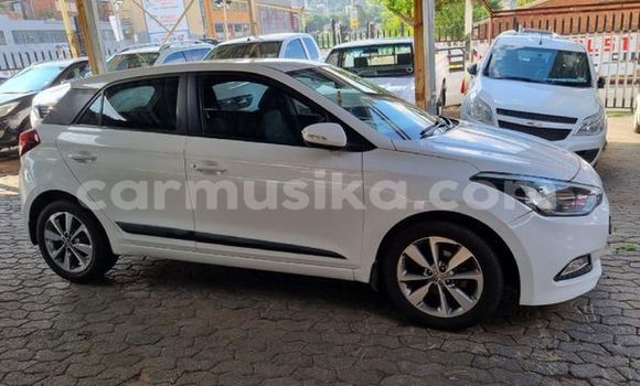 Buy Used Hyundai i20 White Car in Beitbridge in Matabeleland South Buy Used Hyundai i20 White Car in Beitbridge in Matabeleland South