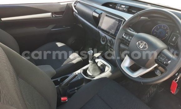 Buy Used Toyota Hilux Red Car in Beitbridge in Matabeleland South Buy Used Toyota Hilux Red Car in Beitbridge in Matabeleland South
