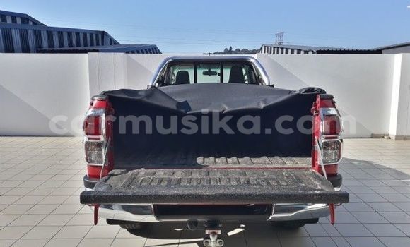 Buy Used Toyota Hilux Red Car in Beitbridge in Matabeleland South Buy Used Toyota Hilux Red Car in Beitbridge in Matabeleland South