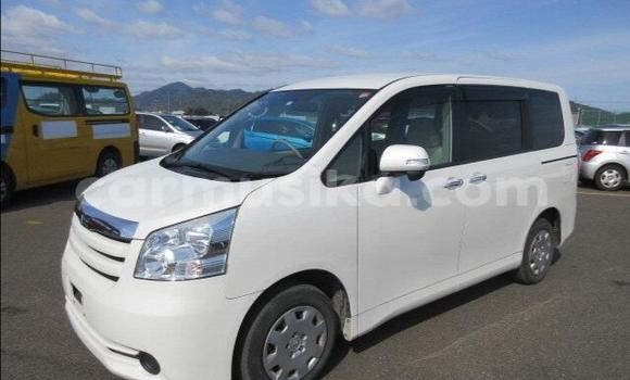 Tenga Tsaru Toyota Noah Chena Mota in Beitbridge in Matabeleland South Tenga Tsaru Toyota Noah Chena Mota in Beitbridge in Matabeleland South