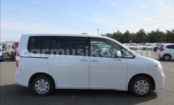 Tenga Tsaru Toyota Noah Chena Mota in Beitbridge in Matabeleland South Tenga Tsaru Toyota Noah Chena Mota in Beitbridge in Matabeleland South