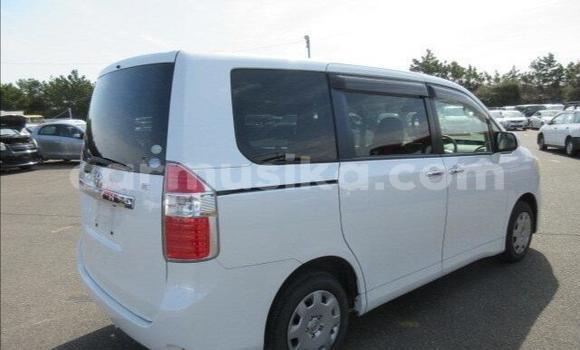 Tenga Tsaru Toyota Noah Chena Mota in Beitbridge in Matabeleland South Tenga Tsaru Toyota Noah Chena Mota in Beitbridge in Matabeleland South