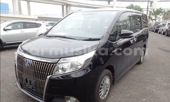 Buy Used Toyota Esquire Black Car in Beitbridge in Matabeleland South