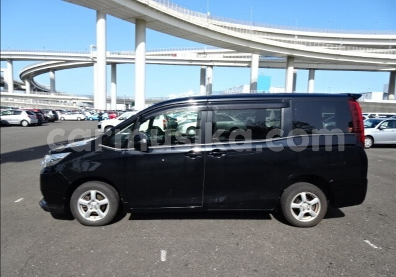 Big with watermark toyota noah matabeleland south beitbridge 29238