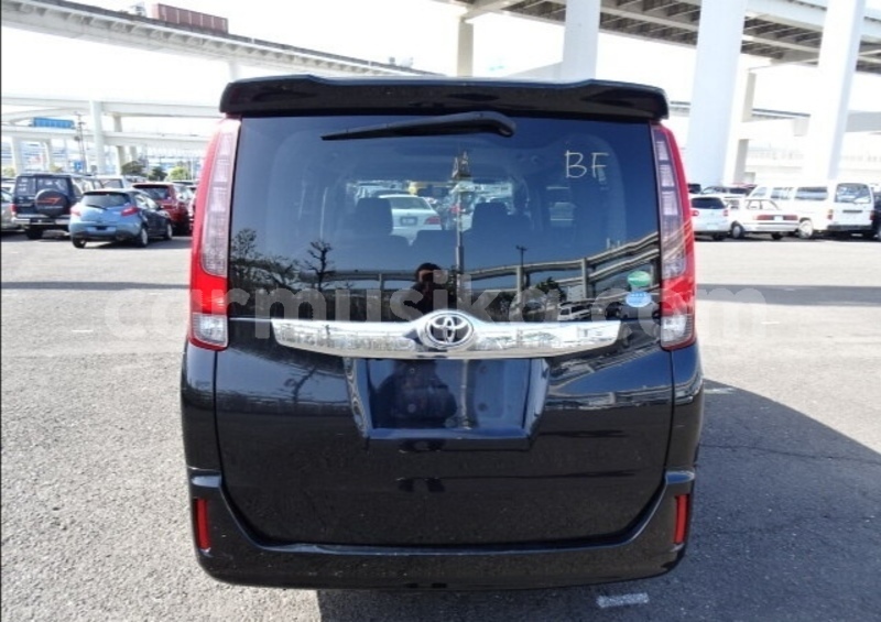 Big with watermark toyota noah matabeleland south beitbridge 29238