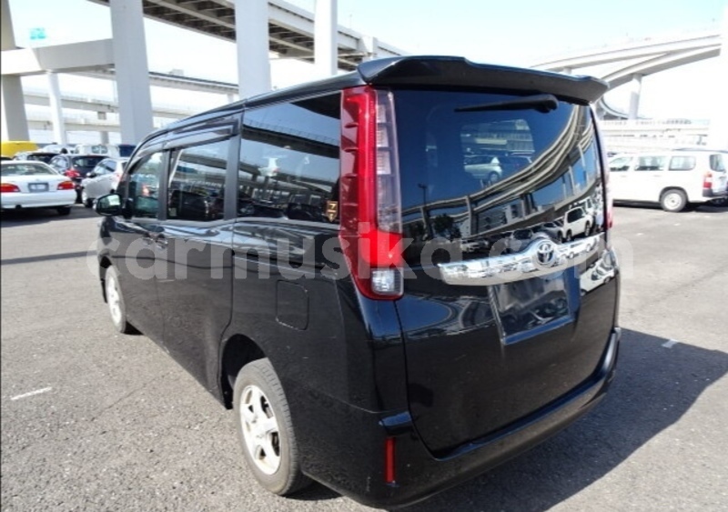 Big with watermark toyota noah matabeleland south beitbridge 29238