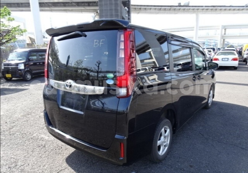 Big with watermark toyota noah matabeleland south beitbridge 29238