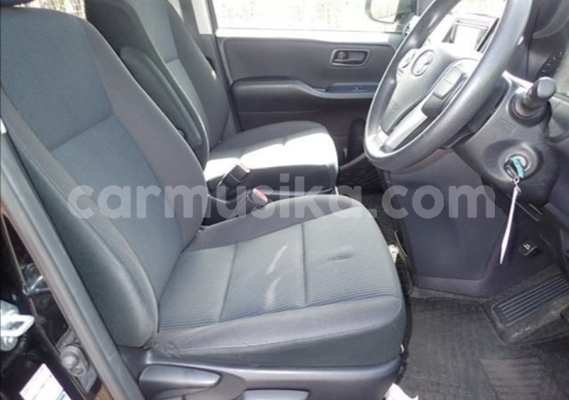 Big with watermark toyota noah matabeleland south beitbridge 29238