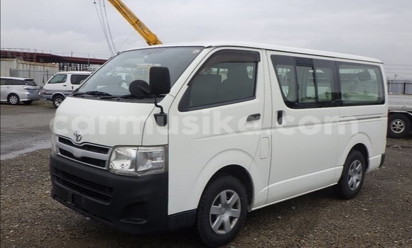 Buy Used Toyota RegiusAce White Car in Beitbridge in Matabeleland South