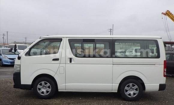 Acheter Occasion Voiture Toyota RegiusAce Blanc à Beitbridge, Matabeleland South Acheter Occasion Voiture Toyota RegiusAce Blanc à Beitbridge, Matabeleland South