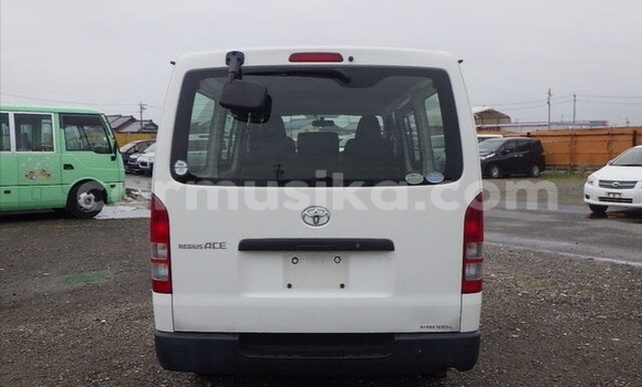 Acheter Occasion Voiture Toyota RegiusAce Blanc à Beitbridge, Matabeleland South Acheter Occasion Voiture Toyota RegiusAce Blanc à Beitbridge, Matabeleland South