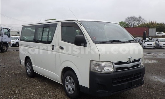 Acheter Occasion Voiture Toyota RegiusAce Blanc à Beitbridge, Matabeleland South Acheter Occasion Voiture Toyota RegiusAce Blanc à Beitbridge, Matabeleland South