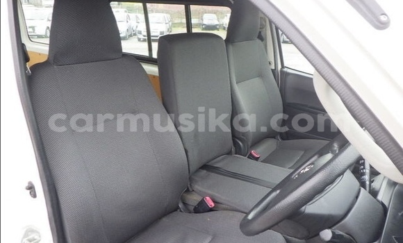 Acheter Occasion Voiture Toyota RegiusAce Blanc à Beitbridge, Matabeleland South Acheter Occasion Voiture Toyota RegiusAce Blanc à Beitbridge, Matabeleland South