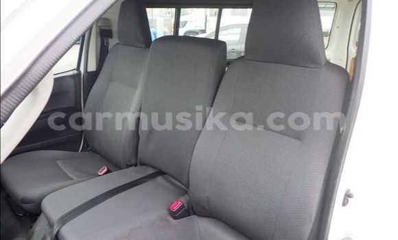 Acheter Occasion Voiture Toyota RegiusAce Blanc à Beitbridge, Matabeleland South Acheter Occasion Voiture Toyota RegiusAce Blanc à Beitbridge, Matabeleland South