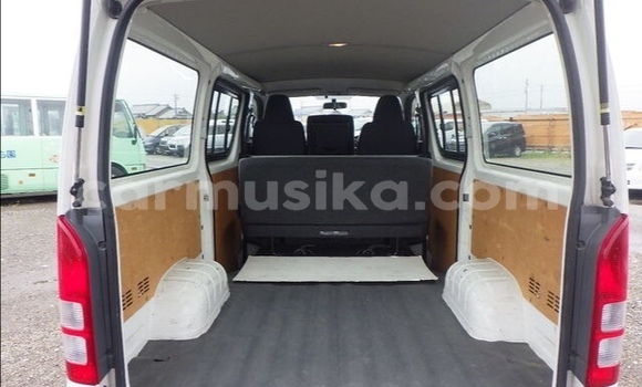 Acheter Occasion Voiture Toyota RegiusAce Blanc à Beitbridge, Matabeleland South Acheter Occasion Voiture Toyota RegiusAce Blanc à Beitbridge, Matabeleland South