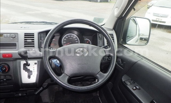 Acheter Occasion Voiture Toyota RegiusAce Blanc à Beitbridge, Matabeleland South Acheter Occasion Voiture Toyota RegiusAce Blanc à Beitbridge, Matabeleland South