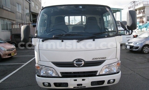 Nunua Ilio tumika Hummer H2 Nyeupe Gari ndani ya Beitbridge nchini Matabeleland Kusini