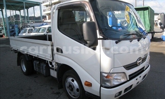 Acheter Occasion Voiture Hummer H2 Blanc à Beitbridge, Matabeleland South Acheter Occasion Voiture Hummer H2 Blanc à Beitbridge, Matabeleland South