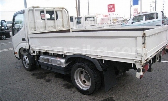 Acheter Occasion Voiture Hummer H2 Blanc à Beitbridge, Matabeleland South Acheter Occasion Voiture Hummer H2 Blanc à Beitbridge, Matabeleland South