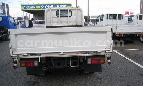 Acheter Occasion Voiture Hummer H2 Blanc à Beitbridge, Matabeleland South Acheter Occasion Voiture Hummer H2 Blanc à Beitbridge, Matabeleland South