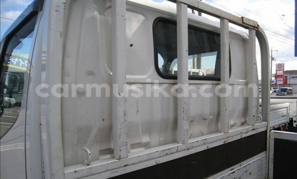 Acheter Occasion Voiture Hummer H2 Blanc à Beitbridge, Matabeleland South Acheter Occasion Voiture Hummer H2 Blanc à Beitbridge, Matabeleland South