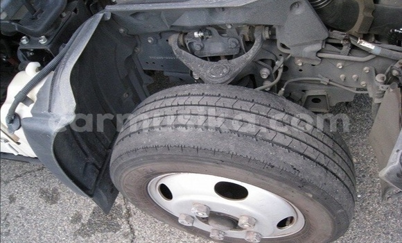 Acheter Occasion Voiture Hummer H2 Blanc à Beitbridge, Matabeleland South Acheter Occasion Voiture Hummer H2 Blanc à Beitbridge, Matabeleland South