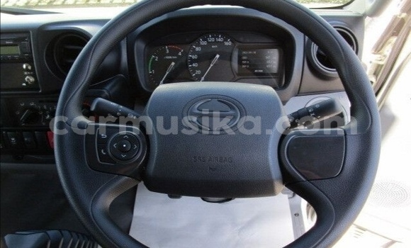 Acheter Occasion Voiture Hummer H2 Blanc à Beitbridge, Matabeleland South Acheter Occasion Voiture Hummer H2 Blanc à Beitbridge, Matabeleland South