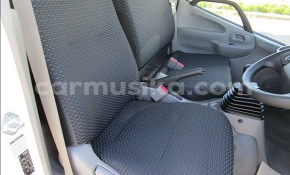 Acheter Occasion Voiture Hummer H2 Blanc à Beitbridge, Matabeleland South Acheter Occasion Voiture Hummer H2 Blanc à Beitbridge, Matabeleland South