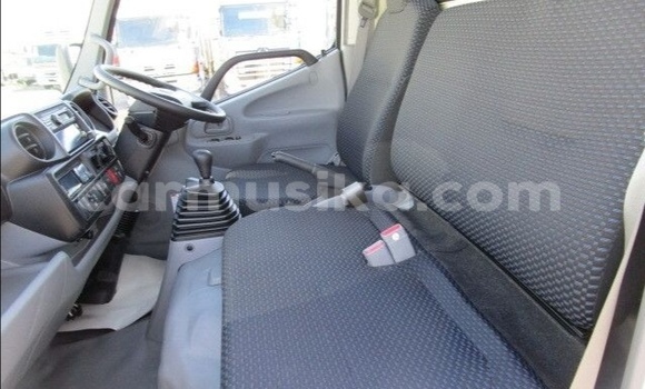 Acheter Occasion Voiture Hummer H2 Blanc à Beitbridge, Matabeleland South Acheter Occasion Voiture Hummer H2 Blanc à Beitbridge, Matabeleland South