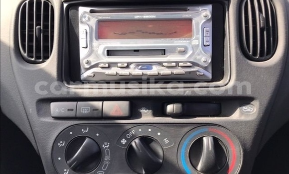 Tenga Tsaru Toyota FunCargo Tsvuku Mota in Beitbridge in Matabeleland South Tenga Tsaru Toyota FunCargo Tsvuku Mota in Beitbridge in Matabeleland South