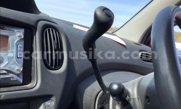 Tenga Tsaru Toyota FunCargo Tsvuku Mota in Beitbridge in Matabeleland South Tenga Tsaru Toyota FunCargo Tsvuku Mota in Beitbridge in Matabeleland South