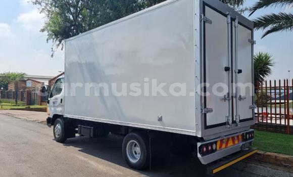 Acheter Occasion Voiture Hyundai H200 Blanc à Beitbridge, Matabeleland South Acheter Occasion Voiture Hyundai H200 Blanc à Beitbridge, Matabeleland South