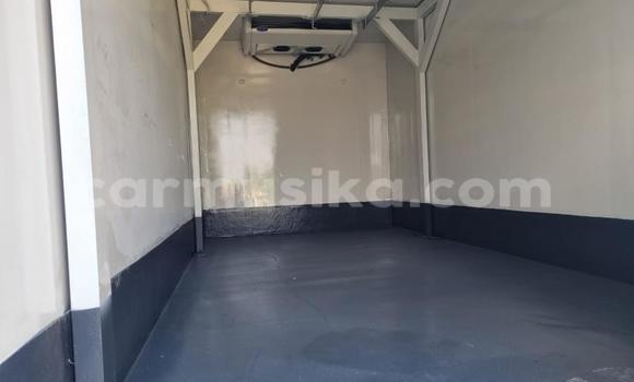 Acheter Occasion Voiture Hyundai H200 Blanc à Beitbridge, Matabeleland South Acheter Occasion Voiture Hyundai H200 Blanc à Beitbridge, Matabeleland South