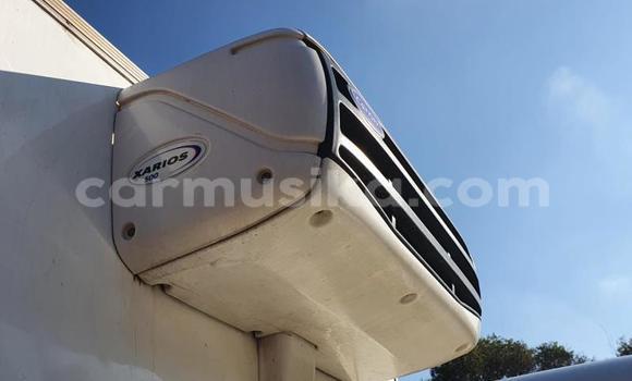 Acheter Occasion Voiture Hyundai H200 Blanc à Beitbridge, Matabeleland South Acheter Occasion Voiture Hyundai H200 Blanc à Beitbridge, Matabeleland South