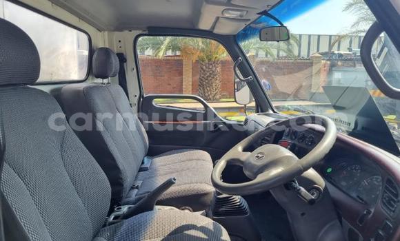 Acheter Occasion Voiture Hyundai H200 Blanc à Beitbridge, Matabeleland South Acheter Occasion Voiture Hyundai H200 Blanc à Beitbridge, Matabeleland South